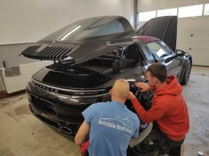 Aplikácia ochrannej fólie