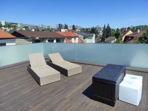 Polep zábradlia nepriehladnou fóliou