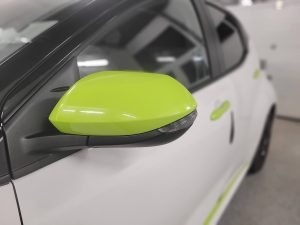 Zmena farby spätných zrkadiel Car Wrap fóliou | Autofólie Bratislava