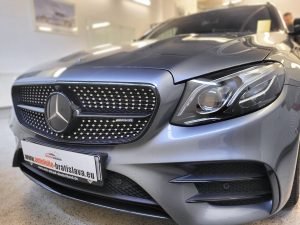 Car Wrap fólia na strieborné prvky Mercedes E AMG | Autofólie Bratislava