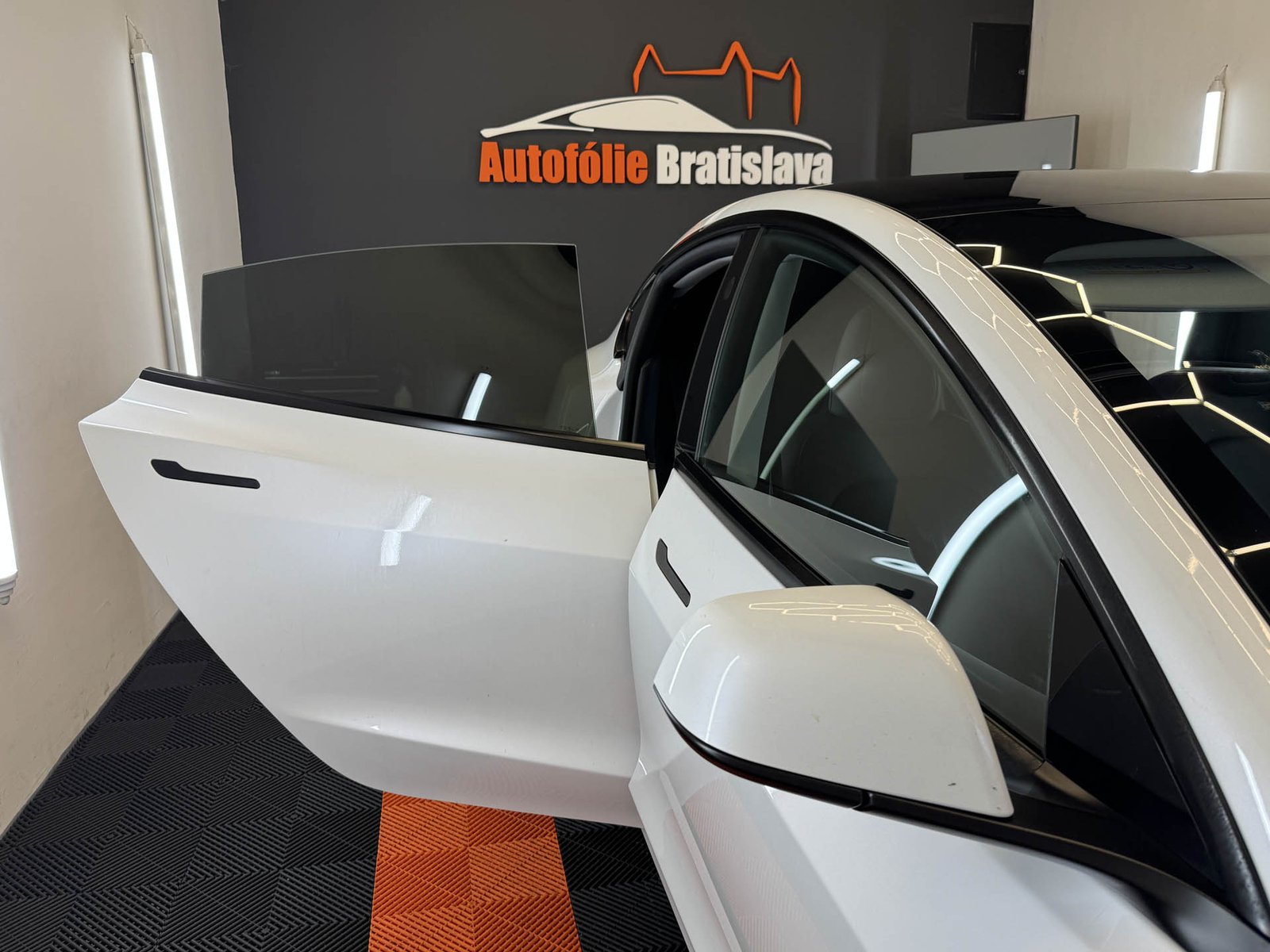 Autofólie Tesla Model 3 Štýlový Dark Look