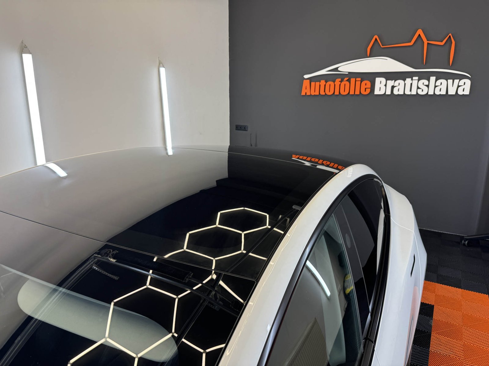 Autofólie Tesla Model 3 Štýlový Dark Look