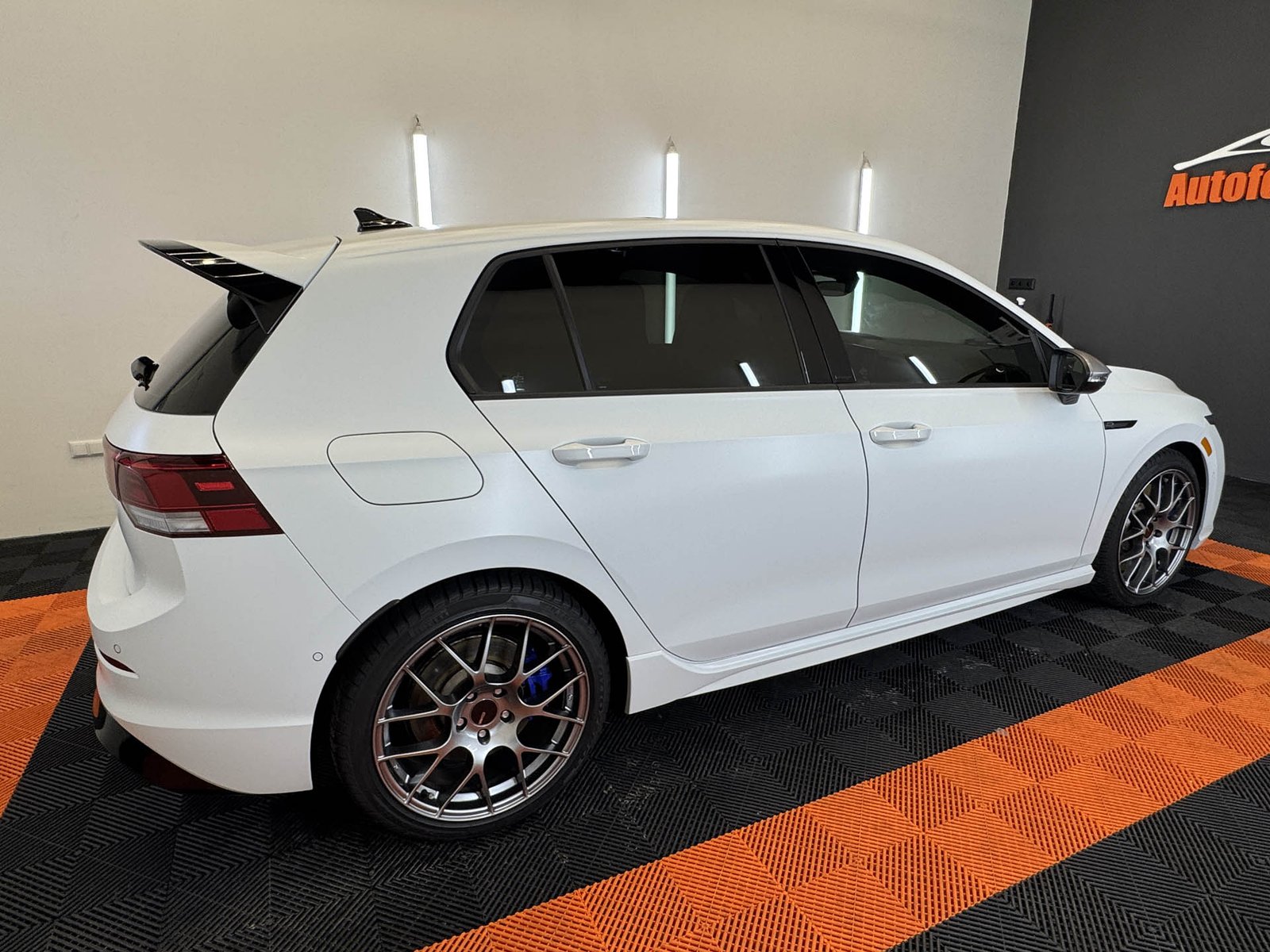 Determálne autófólie pre VW Golf R Dokonalý kontrast