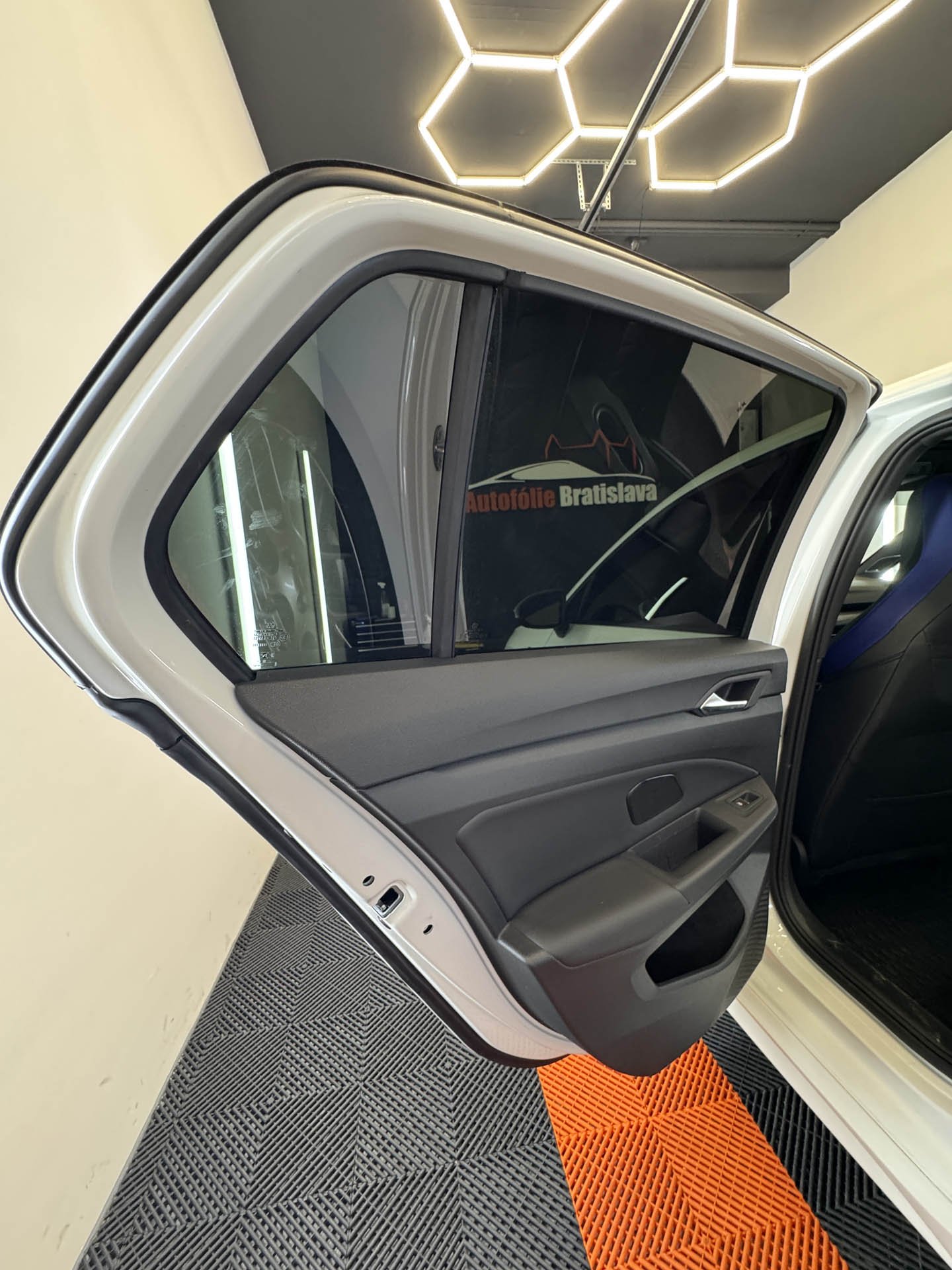 Determálne autófólie pre VW Golf R Dokonalý kontrast