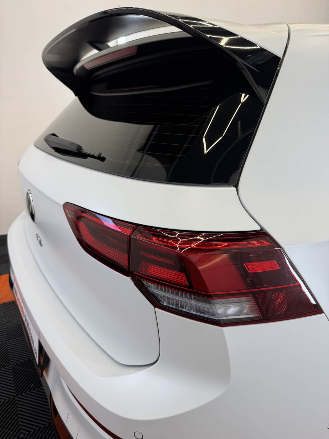 Determálne autófólie pre VW Golf R Dokonalý kontrast
