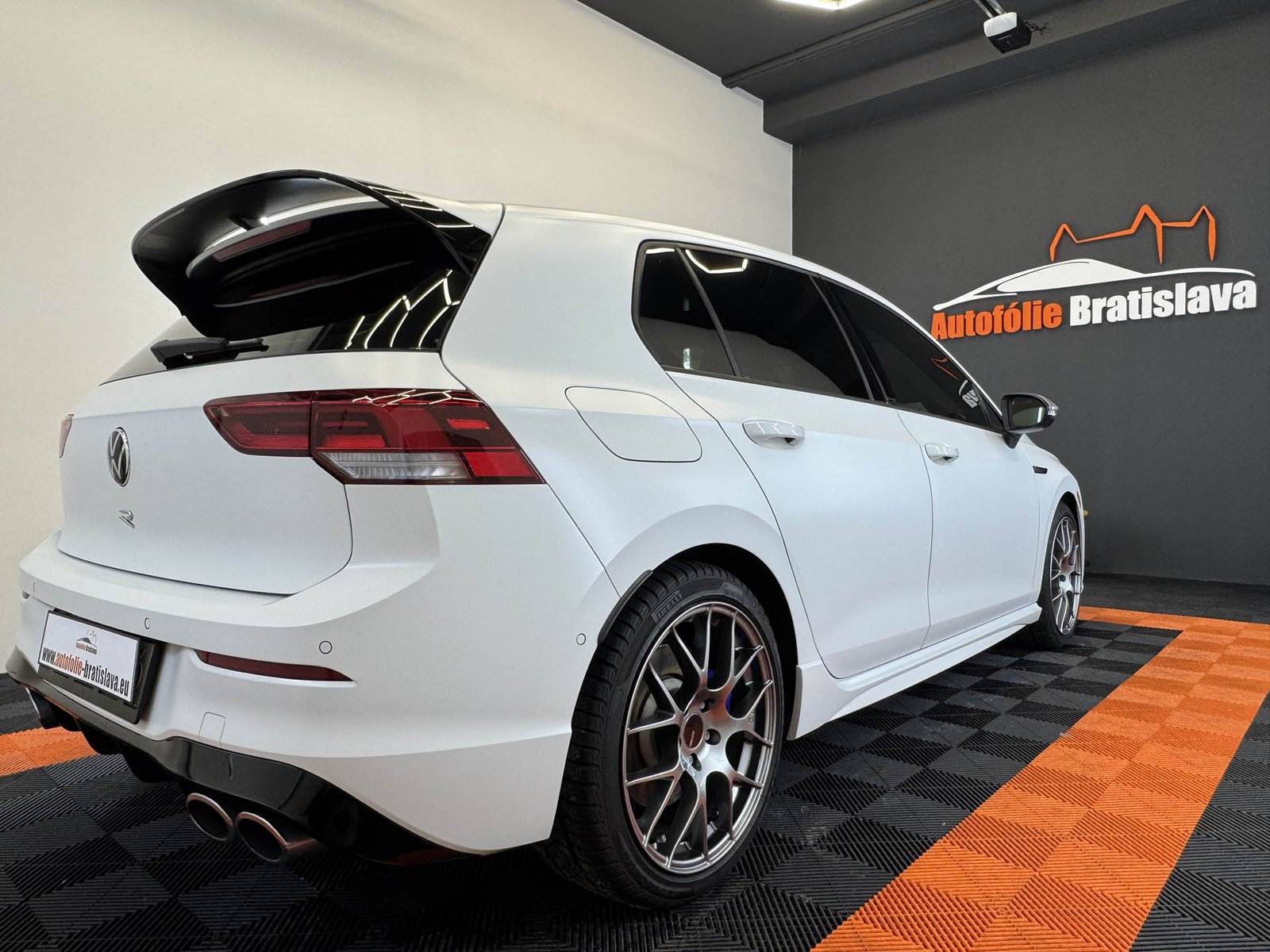 Determálne autófólie pre VW Golf R Dokonalý kontrast