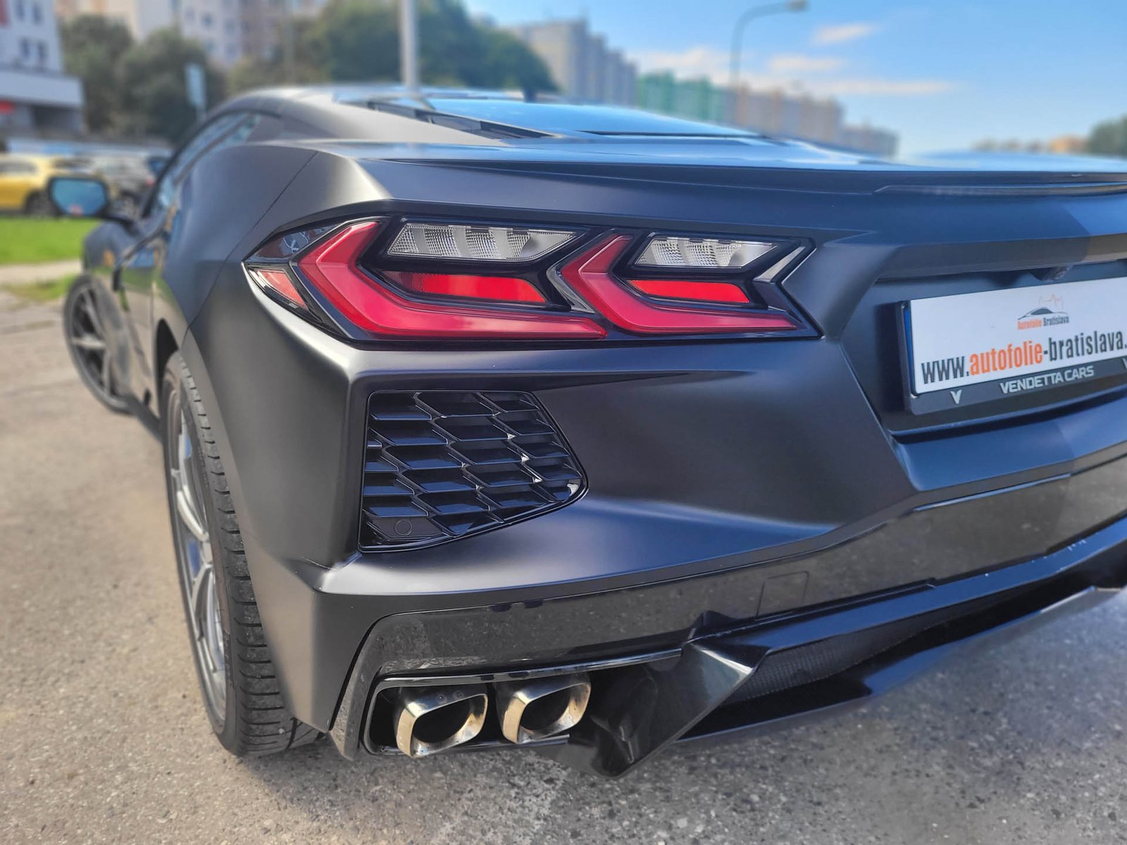 Chevrolet Corvette s ochranným polepom auta – matná PPF fólia XPEL Stealth na kapote