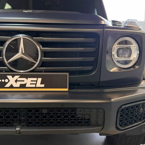 Mercedes G-Class s matnou ochrannou fóliou XPEL Stealth, Detail matnej PPF fólie na karosérii Mercedes G-Class, Mercedes triedy G pred a po aplikácii matnej fólie