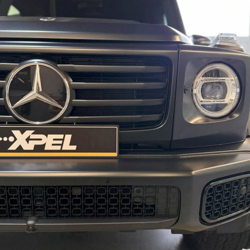 Mercedes G-Class s matnou ochrannou fóliou XPEL Stealth, Detail matnej PPF fólie na karosérii Mercedes G-Class, Mercedes triedy G pred a po aplikácii matnej fólie