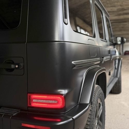 Mercedes G-Class s matnou ochrannou fóliou XPEL Stealth, Detail matnej PPF fólie na karosérii Mercedes G-Class, Mercedes triedy G pred a po aplikácii matnej fólie