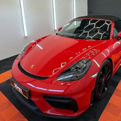 Červené Porsche Spyder - aplikácia ochrannej fólie XPEL Ultimate Fusion